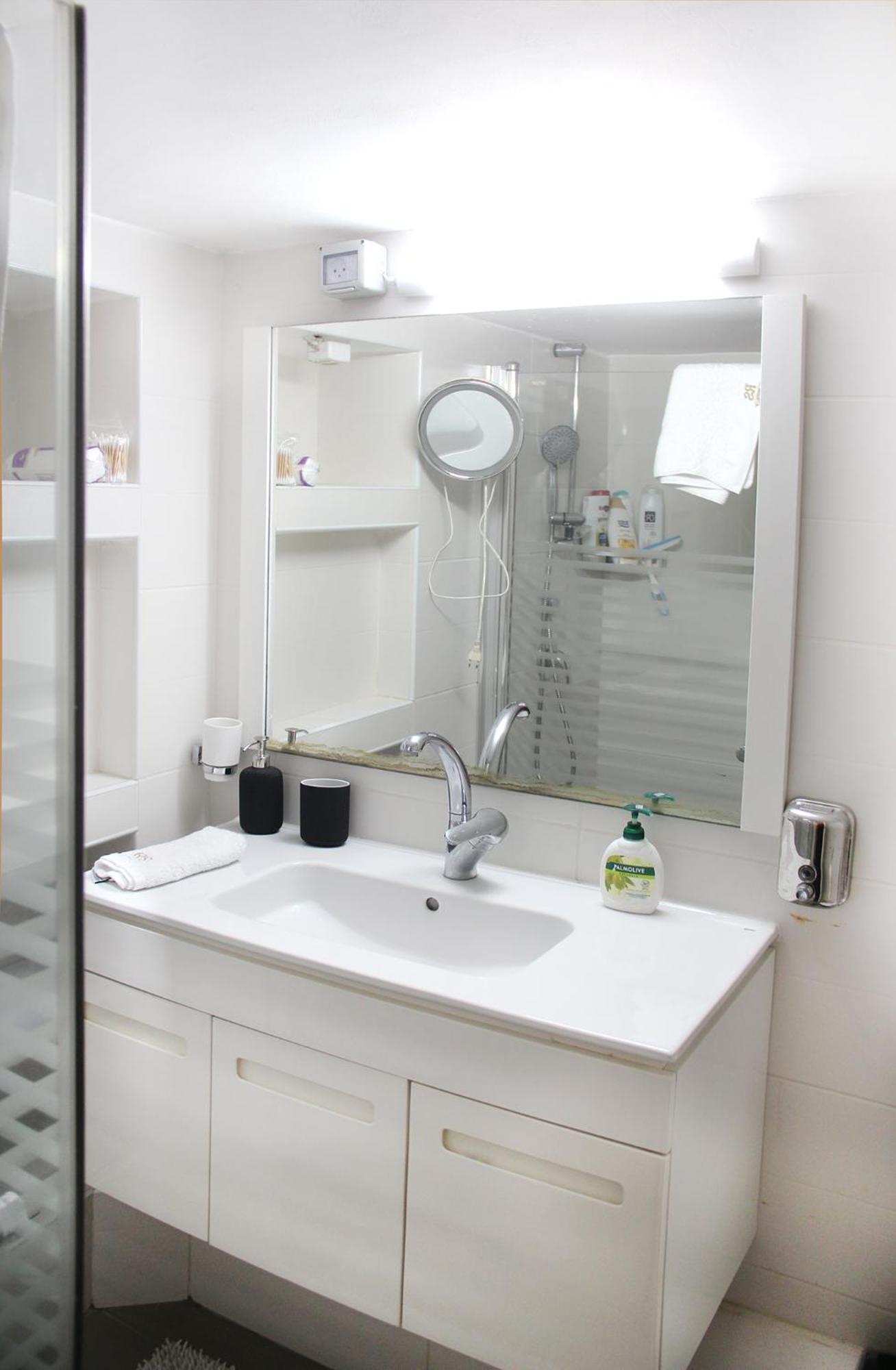 Boutique Apartment "Facing The Sea" Haifa Ruang foto