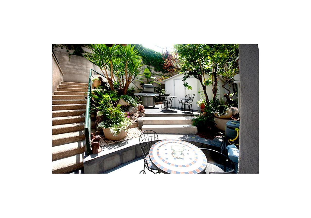Boutique Apartment "Facing The Sea" Haifa Bagian luar foto
