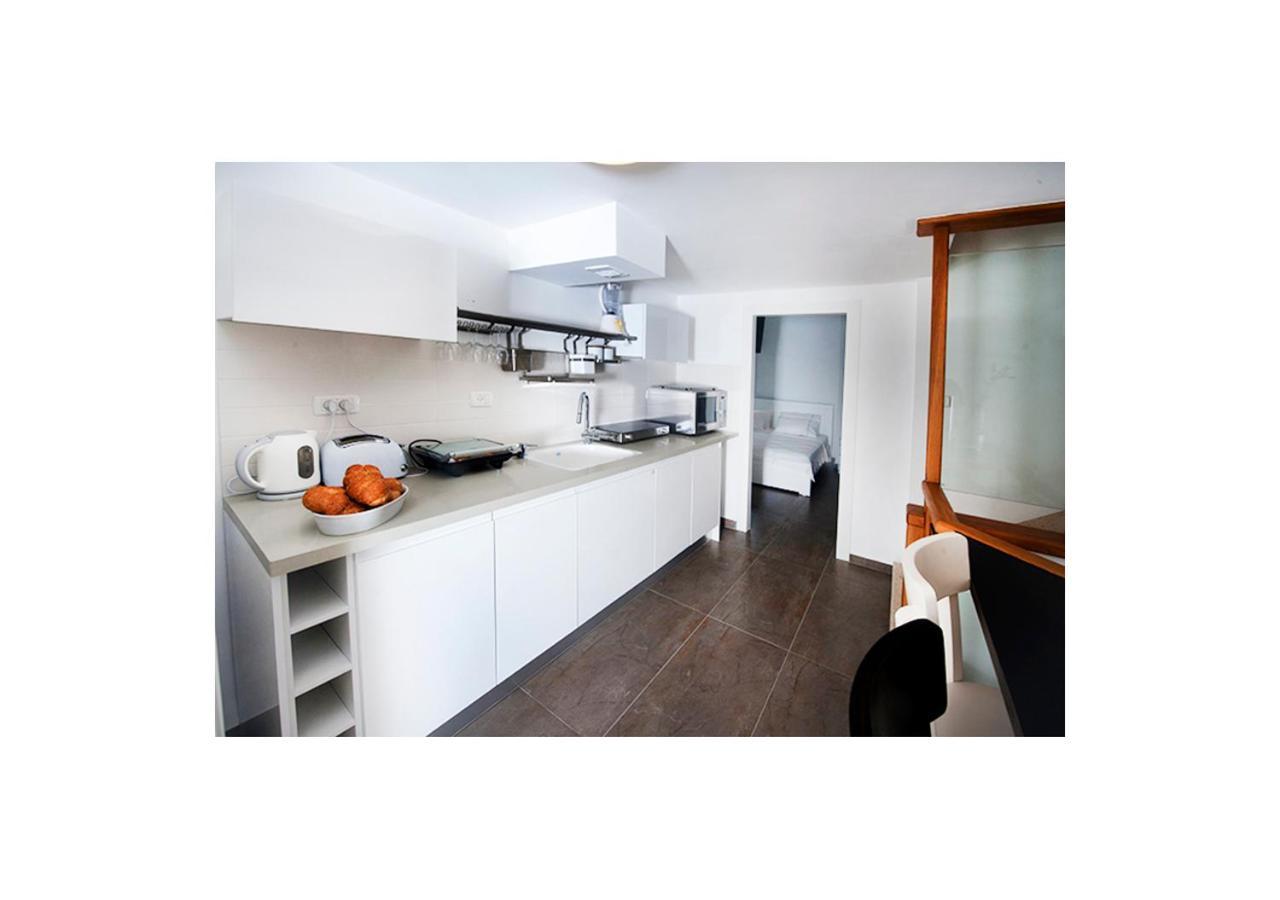 Boutique Apartment "Facing The Sea" Haifa Bagian luar foto