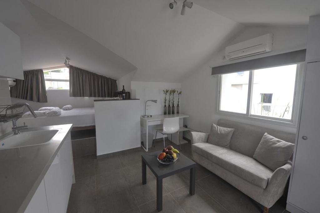 Boutique Apartment "Facing The Sea" Haifa Bagian luar foto